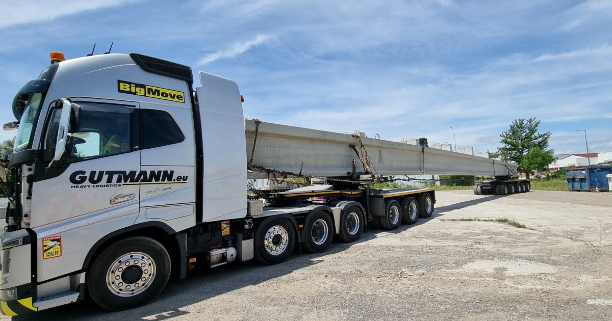Un convoi exceptionnel de 109 tonnes de poutres en béton